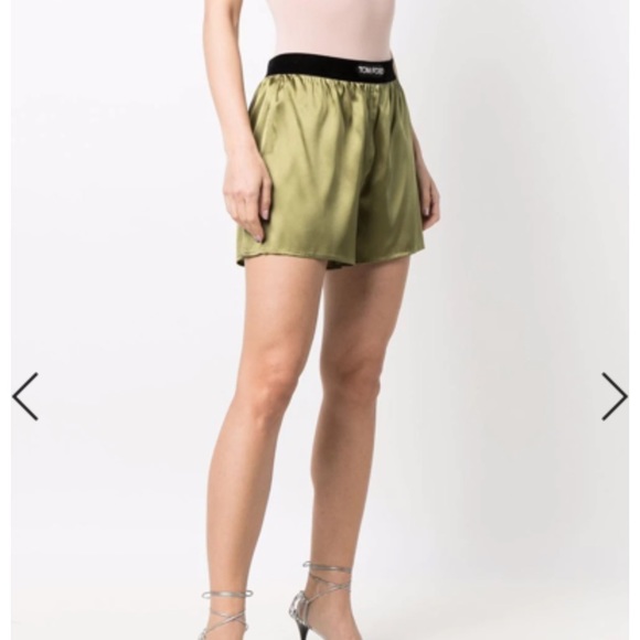 Velvet trimmed silk blend Tom Ford shorts - Picture 2 of 7